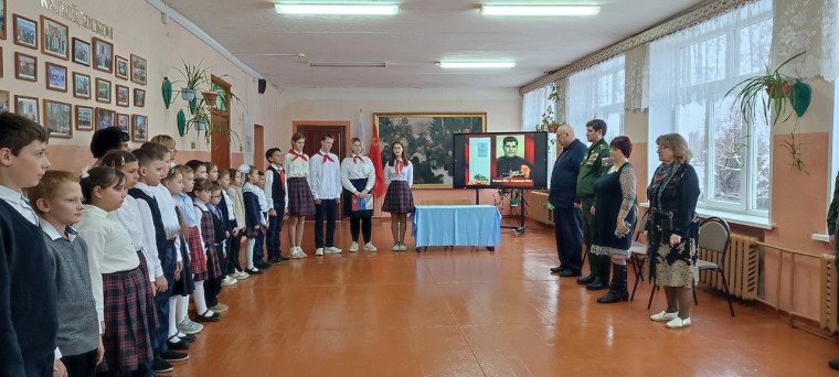 Парта Героя.